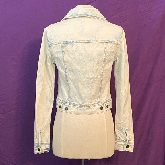 Free People Faded Blue Jean Jacket. Size 0. - Picture 3 of 6